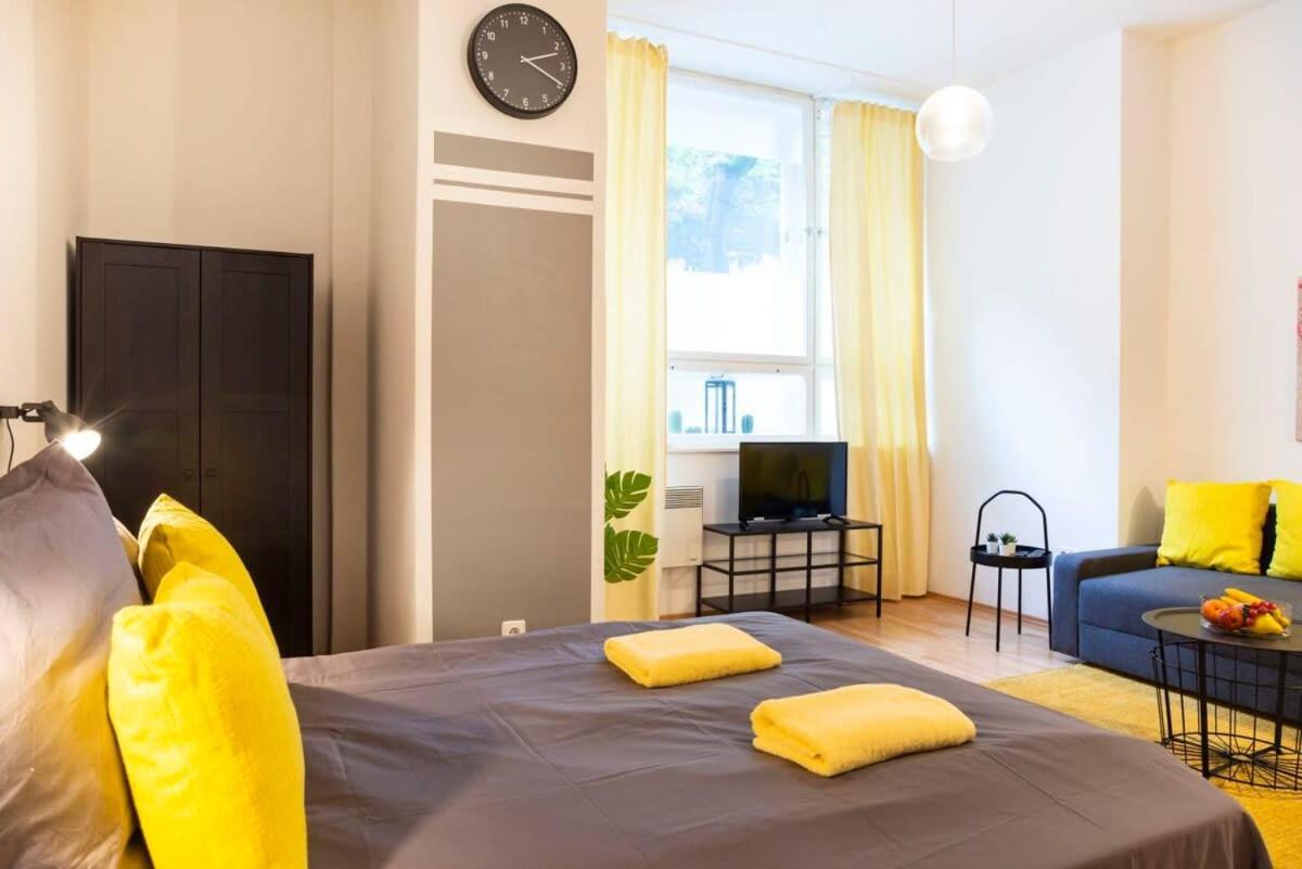 Cozy 2 Room Apartment Next To Hermannstrasse Berlin Exterior photo
